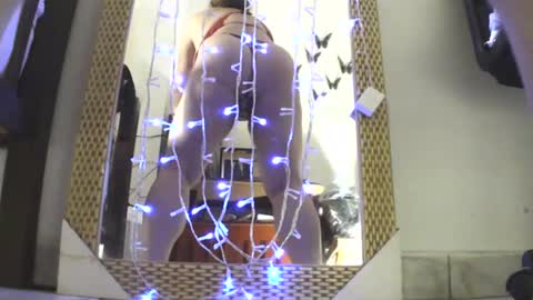 Snapshot of luanna837 chatting on December 21, 12:27 pm luanna837 online show from December 21, 12:27 pm