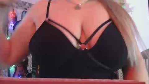 Snapshot of luanna837 chatting on May 24, 4:12 pm luanna837 online show from May 24, 4:12 pm