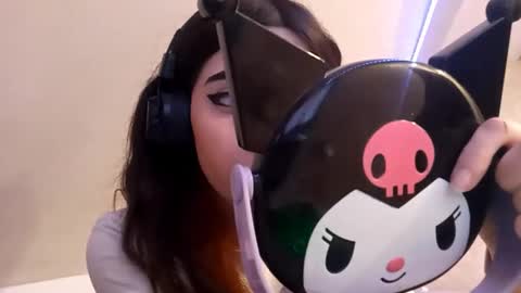 luannmaixner online show from December 14, 4:07 am