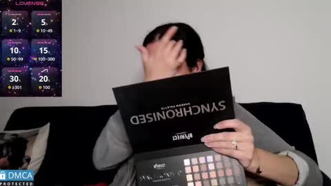 luara_ online show from January 6, 11:36 am