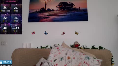 luara_ online show from January 14, 12:33 pm