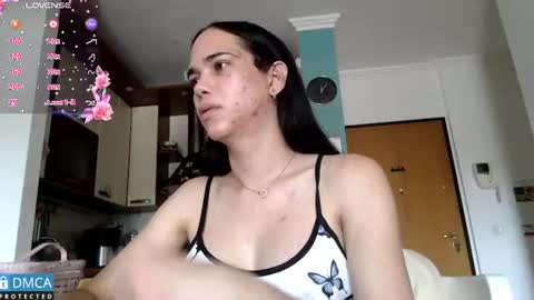 luara_ online show from June 15, 10:06 am