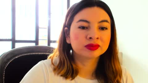 luara__01__lecat_1 online show from November 23, 2:17 pm