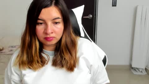 luara__01__lecat_1 online show from April 6, 11:49 pm