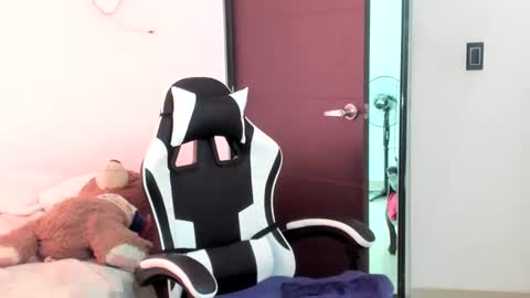 luara__01__lecat_1 online show from April 10, 9:19 pm