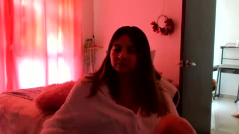 luara__01__lecat_1 online show from July 27, 9:33 pm