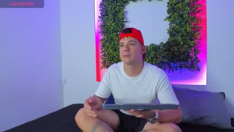 Snapshot of luc_sforza chatting on October 30, 1:12 pm luc_sforza online show from October 30, 1:12 pm