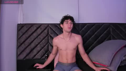 Luca Ferrer online show from December 7, 2:09 am