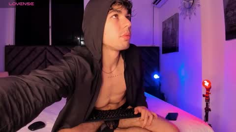 Luca Ferrer online show from December 9, 3:07 am