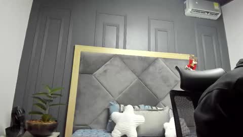 luca_morettii online show from December 5, 12:14 pm