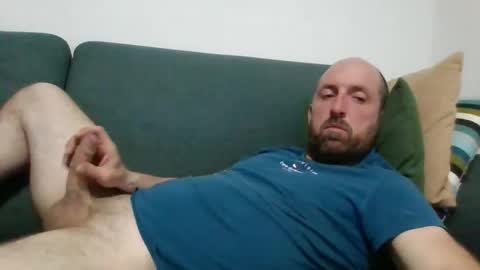 Snapshot of lucabeech88 chatting on April 8, 7:25 pm Luca online show from April 8, 7:25 pm