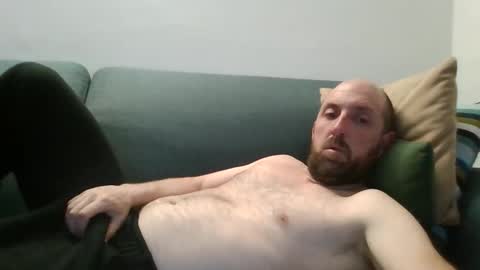 Snapshot of lucabeech88 chatting on April 10, 7:51 pm Luca online show from April 10, 7:51 pm