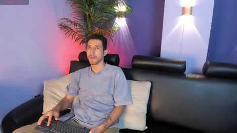 Lucas online show from April 12, 3:55 am