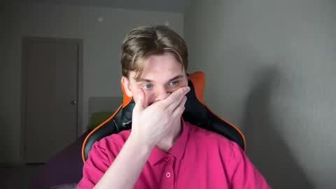 Snapshot of lucas_dany chatting on February 24, 1:57 am Lucas Gill online show from February 24, 1:57 am