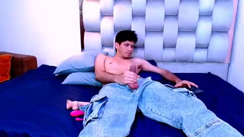 Snapshot of lucas_dream chatting on June 27, 12:22 pm lucas_dream online show from June 27, 12:22 pm