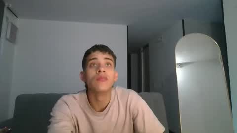 Snapshot of lucas_hernandez1 chatting on April 21, 11:07 pm Lucas online show from April 21, 11:07 pm