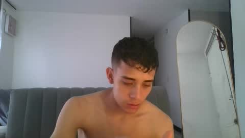 Snapshot of lucas_hernandez1 chatting on April 23, 10:12 pm Lucas online show from April 23, 10:12 pm