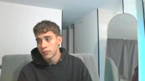 Snapshot of lucas_hernandez1 chatting on May 5, 2:08 am Lucas online show from May 5, 2:08 am