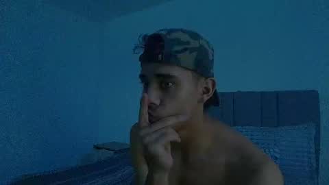 Snapshot of lucas_hernandez1 chatting on May 26, 12:06 am Lucas online show from May 26, 12:06 am