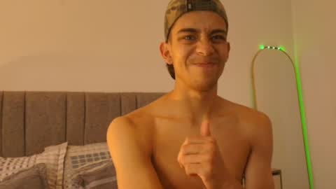Snapshot of lucas_hernandez1 chatting on May 28, 2:20 am Lucas online show from May 28, 2:20 am