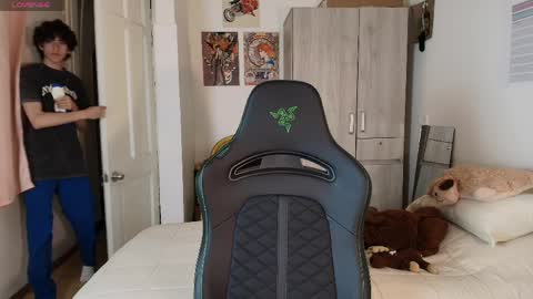 lucas_xo online show from April 2, 2:53 am