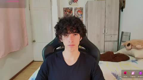 lucas_xo online show from April 16, 12:44 am