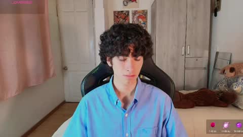 Snapshot of lucas_xo chatting on April 23, 11:18 pm lucas_xo online show from April 23, 11:18 pm