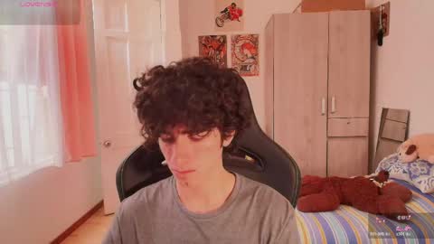 Snapshot of lucas_xo chatting on April 24, 8:00 pm lucas_xo online show from April 24, 8:00 pm