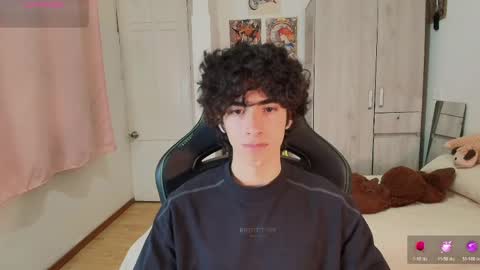 Snapshot of lucas_xo chatting on April 27, 11:36 pm lucas_xo online show from April 27, 11:36 pm