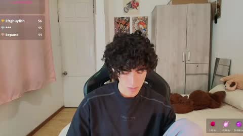 Snapshot of lucas_xo chatting on April 28, 2:27 am lucas_xo online show from April 28, 2:27 am