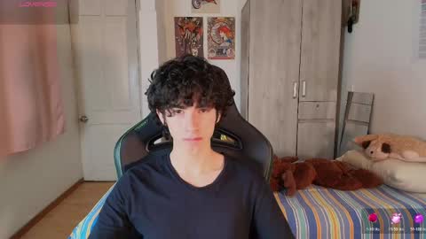 Snapshot of lucas_xo chatting on April 30, 4:52 am lucas_xo online show from April 30, 4:52 am