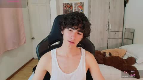 Snapshot of lucas_xo chatting on May 7, 2:06 am lucas_xo online show from May 7, 2:06 am