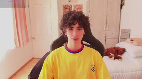 Snapshot of lucas_xo chatting on May 8, 4:12 pm lucas_xo online show from May 8, 4:12 pm
