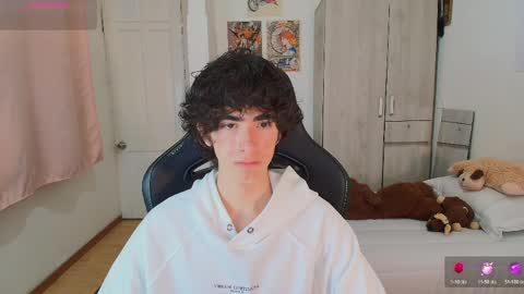Snapshot of lucas_xo chatting on May 22, 5:47 am lucas_xo online show from May 22, 5:47 am