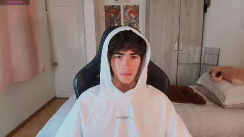 Snapshot of lucas_xo chatting on May 26, 10:50 pm lucas_xo online show from May 26, 10:50 pm