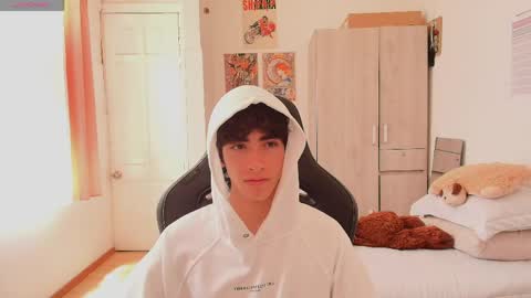 Snapshot of lucas_xo chatting on May 27, 6:16 pm lucas_xo online show from May 27, 6:16 pm