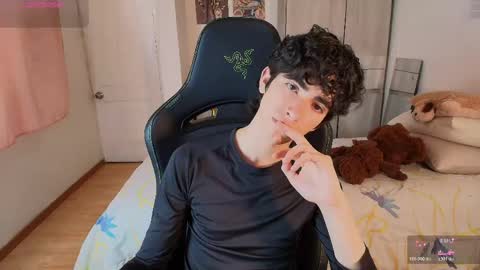 Snapshot of lucas_xo chatting on May 30, 10:29 pm lucas_xo online show from May 30, 10:29 pm