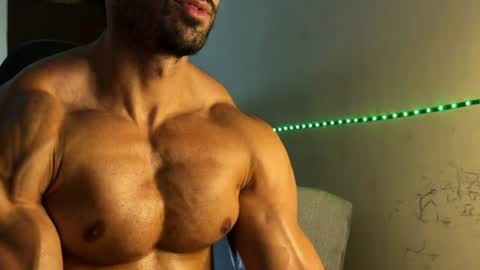 lucasfit24 online show from August 10, 12:47 am