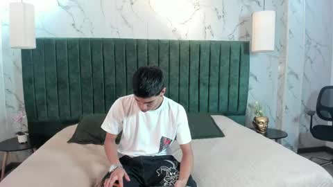 Snapshot of lucca_moreti chatting on March 22, 3:43 am Lucca Moreti online show from March 22, 3:43 am