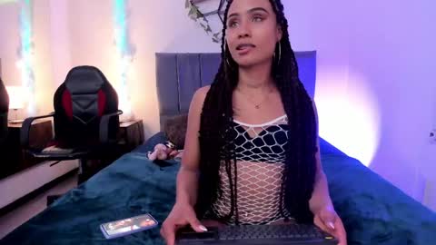 Snapshot of lucerop_ chatting on April 19, 3:28 am Lucero online show from April 19, 3:28 am