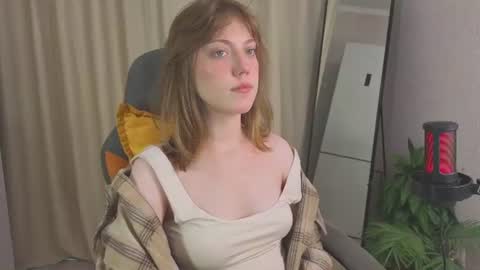 Snapshot of luci_xo chatting on June 27, 12:10 pm Lucy online show from June 27, 12:10 pm