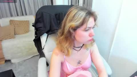 lucia_copper online show from December 15, 11:58 am