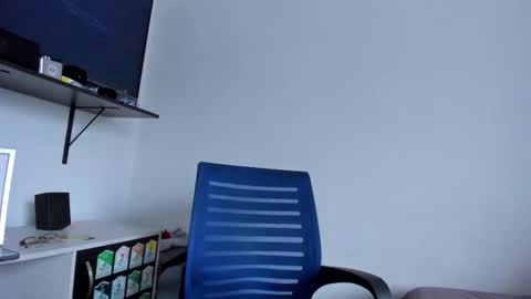 Snapshot of lucia_fuster chatting on December 2, 10:05 pm Lucia online show from December 2, 10:05 pm