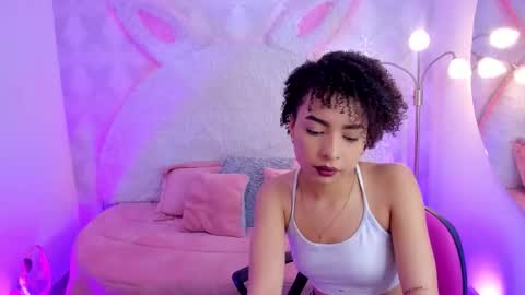 Snapshot of lucia_janne chatting on October 15, 8:20 pm Lucla online show from October 15, 8:20 pm