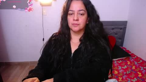 Snapshot of lucia_vonne chatting on June 14, 4:03 am Lucia Vonne online show from June 14, 4:03 am