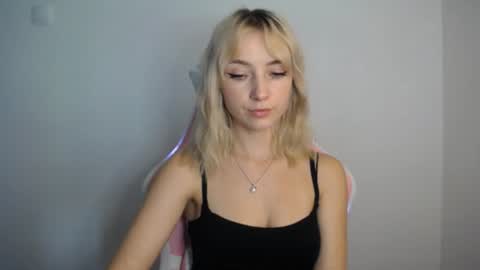 Snapshot of luciacam20 chatting on July 20, 12:29 pm Lucy online show from July 20, 12:29 pm