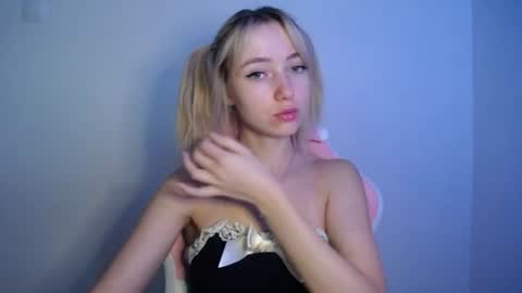 Snapshot of luciacam20 chatting on July 21, 12:29 pm Lucy online show from July 21, 12:29 pm