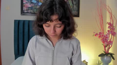 Snapshot of luciaferrero chatting on October 1, 1:00 am LuciaFerrero online show from October 1, 1:00 am