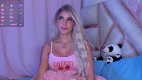 Snapshot of luciajhonnes chatting on November 5, 11:05 pm LuciaJhonnes online show from November 5, 11:05 pm