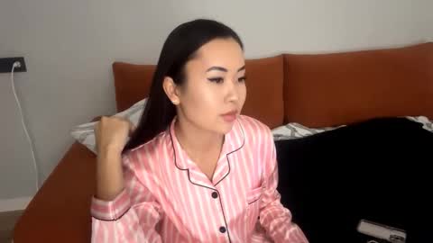 Kira online show from November 6, 1:12 pm